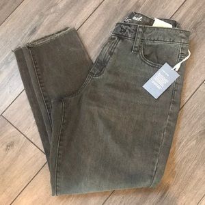 NWT black Universal Thread high-rise 28 Waist 6Reg